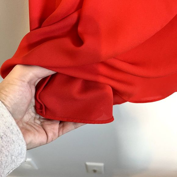 Aritzia Babaton V-Neck Tank Top Blouse Basic - Picture 3 of 7